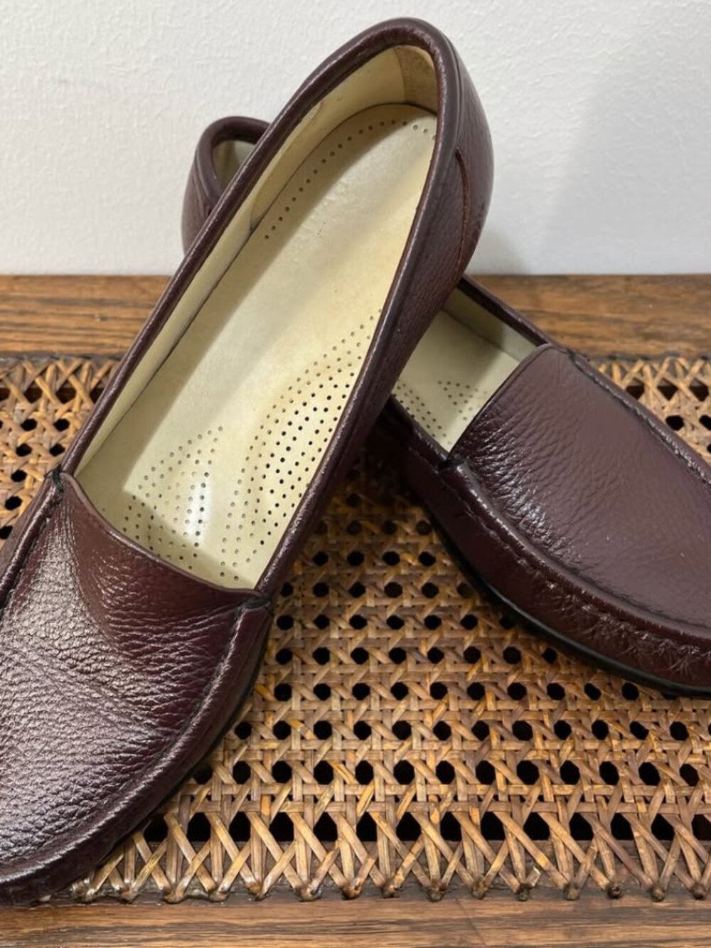Size 9S Leather Slip On SAS Elevated Classic Luxe Comfortable Rich Brown Loafer